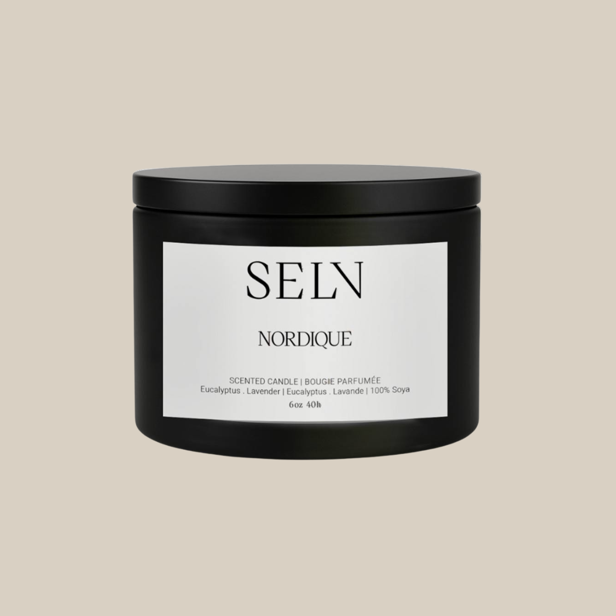 Chandelle parfumée Selv Rituel Nordique en contenant noir avec couvercle, cire de soya, notes d'eucalyptus et de lavande, 6 oz