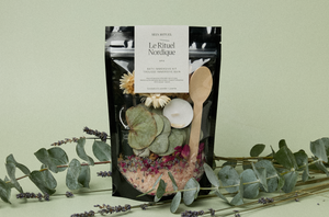Trousse immersive NORDIQUE de Selv Rituel avec accessoires pour une expérience sensorielle hivernale.