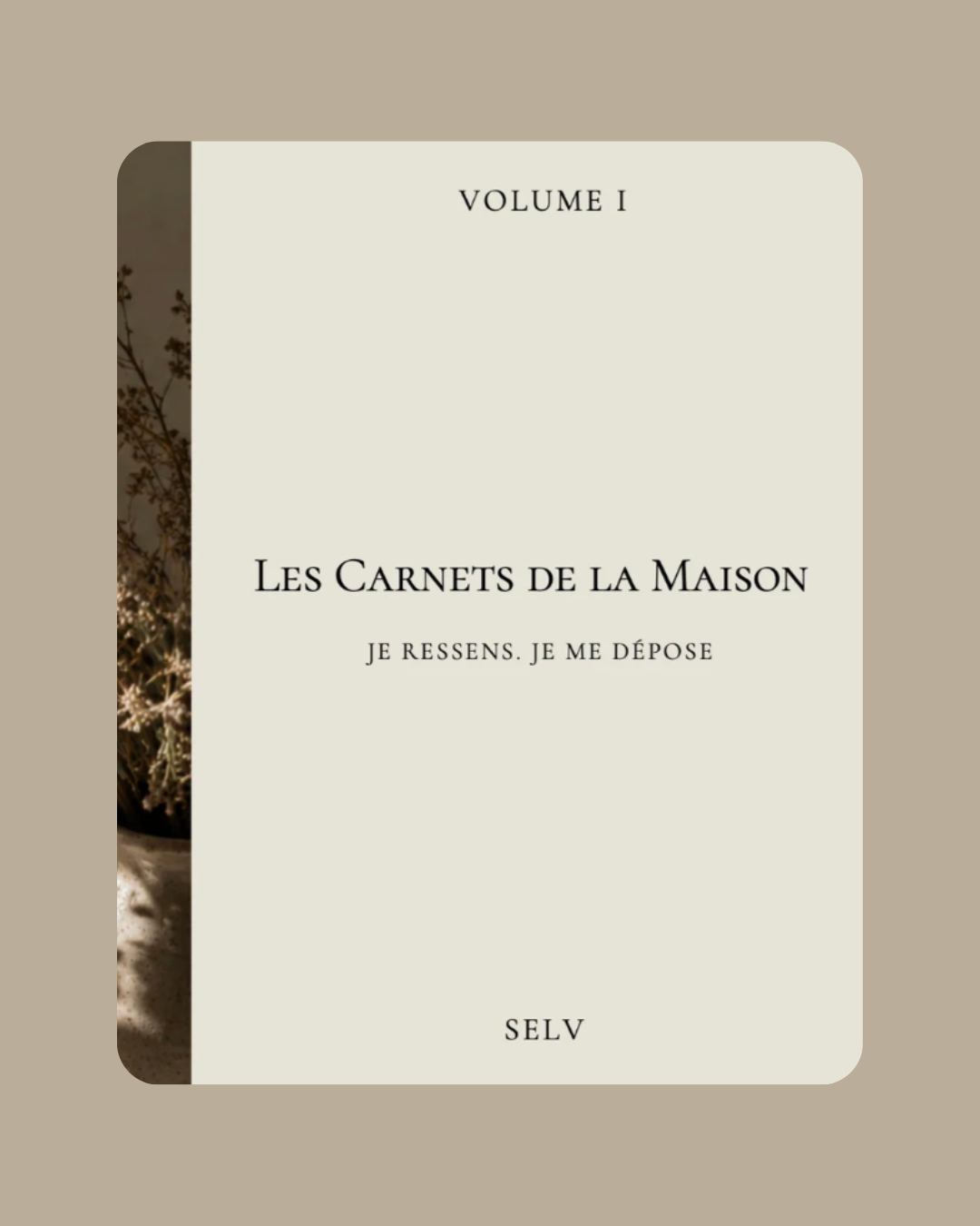 Carnet "Les Carnets de la Maison — Volume I" de Selv Rituel, couverture avec texte et design élégant.