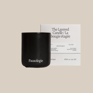 Bougie étagée Mystique de Pausologie, candle design à plusieurs niveaux avec bougies blanches et grises.