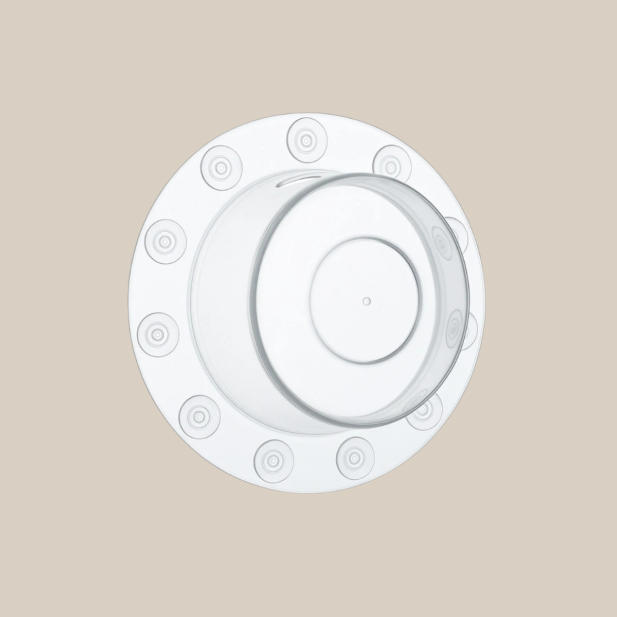 Bouchon couvre-drain pour baignoire Selv Rituel, en matériau noir, posé sur une surface blanche.