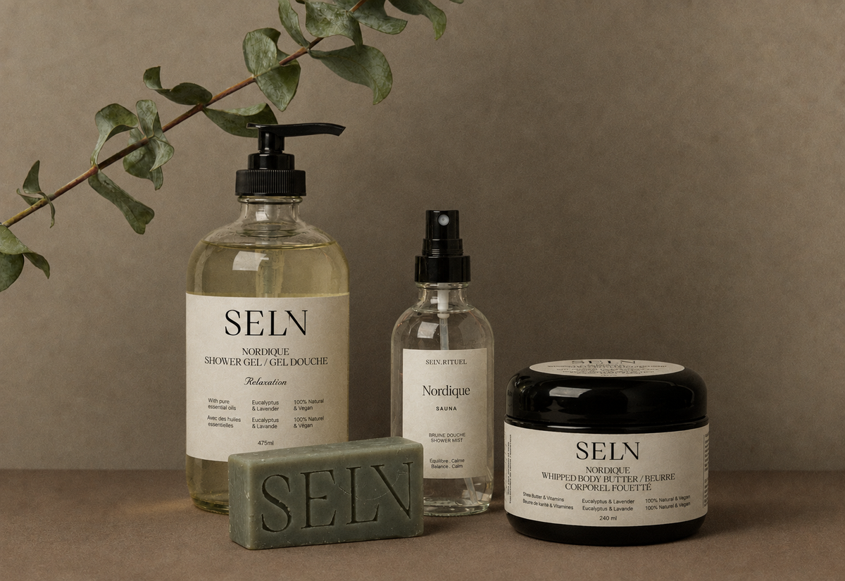 Le Quatuor Douche Nordique SELV : gel douche, savon en barre, bruine de douche et beurre fouetté.